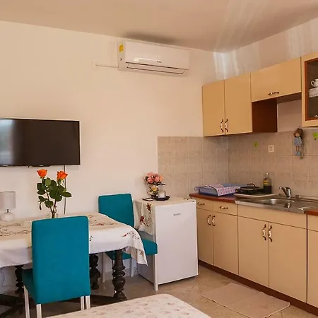 Castello Flower Apartment Kastela