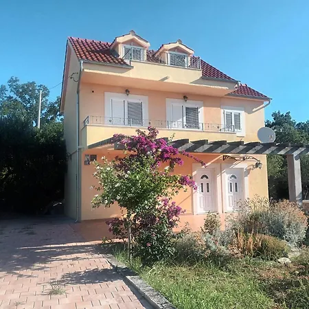 Апартаменти Castello Flower Каштела